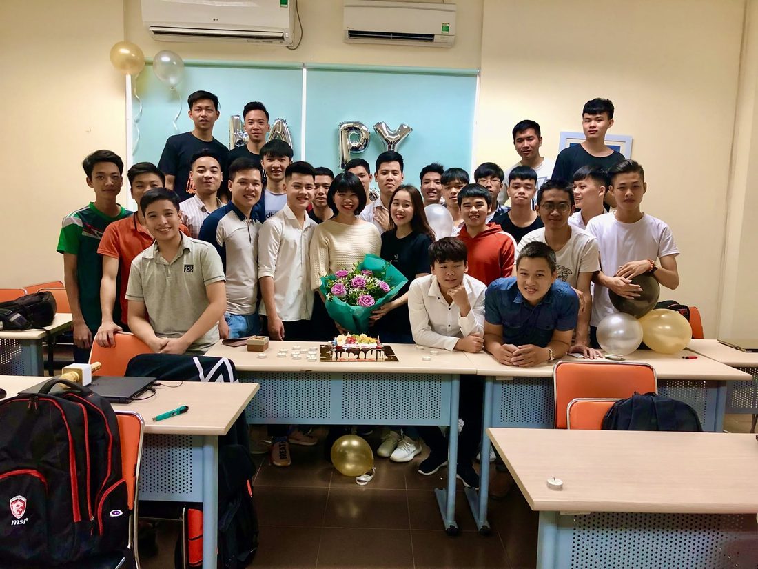 Lớp học viên qua các khóa